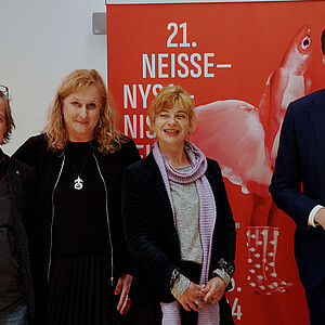 v.l. Andreas Friedrich, Ola Staszel, Anna Schädlich und Staatssekretär Conrad Clemens bei der Präsentation des 21. Neiße Filmfestivals in der Vertretung des Freistaates Sachsen beim Bund in Berlin ® Karin E. Lason 